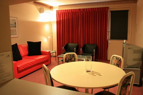Carlton Clocktower On Lygon - Dalby Accommodation 1