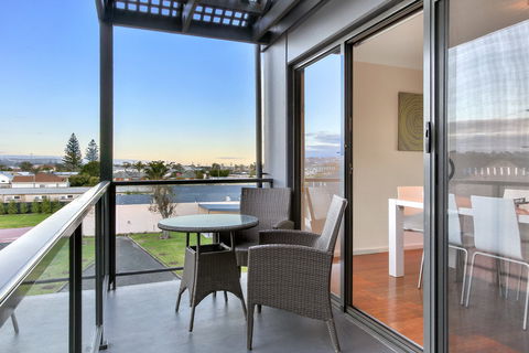Bellevue On The Lakes - Dalby Accommodation 1