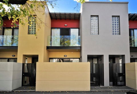 RNR Apartments, Adelaide - Dalby Accommodation 0