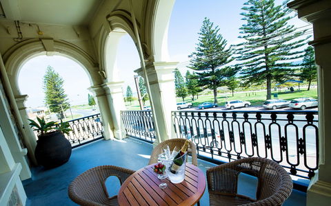 Largs Pier Hotel - Dalby Accommodation 2