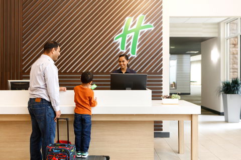 Holiday Inn Dandenong - Dalby Accommodation 2