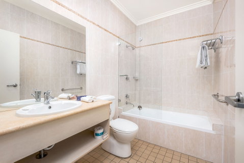 Hawkesbury Race Club Motel - Dalby Accommodation 3