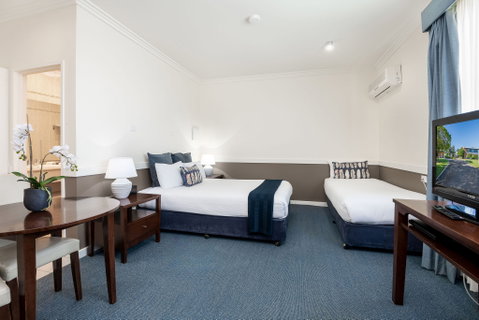Hawkesbury Race Club Motel - Dalby Accommodation 5