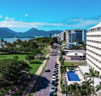 Holiday Inn Cairns Harbourside - Dalby Accommodation