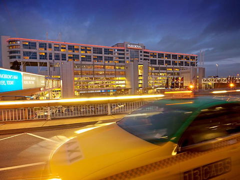 PARKROYAL Melbourne Airport - Dalby Accommodation 0