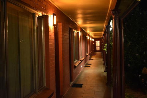 The Henry Parkes - Dalby Accommodation 2