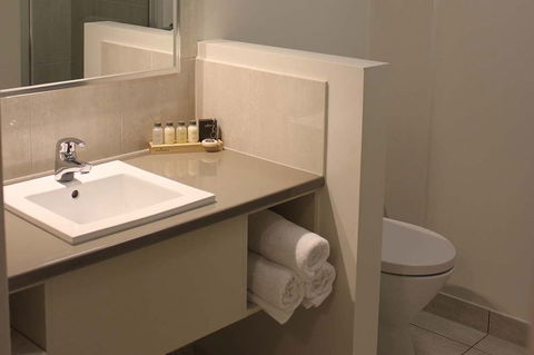 Swan Hill Resort - Dalby Accommodation 1