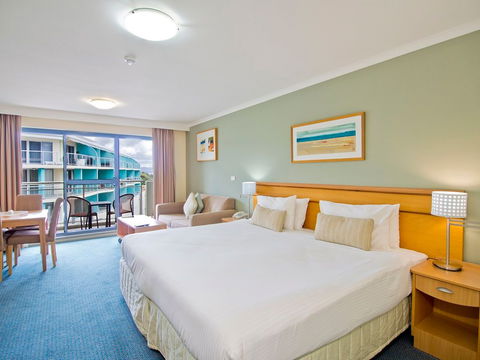 Oaks Waterfront Resort - Dalby Accommodation 2