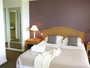 Sea Change Beachfront Apartments - Dalby Accommodation 1