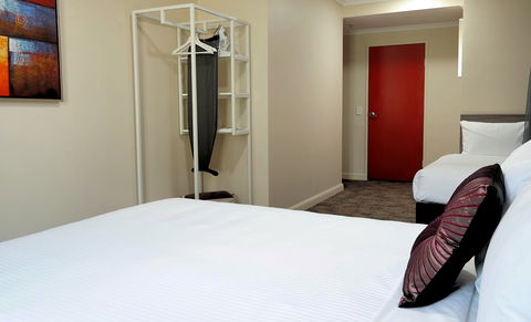 28 Hotel - Dalby Accommodation 0
