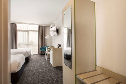 Nightcap at Sandringham Hotel - Dalby Accommodation 0