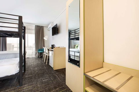 Nightcap at Sandringham Hotel - Dalby Accommodation 4