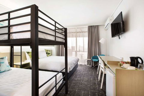 Nightcap at Sandringham Hotel - Dalby Accommodation 9