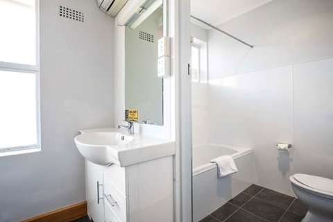 Nightcap at Carlyle Hotel - Dalby Accommodation 6