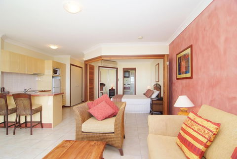 At Waters Edge Resort - Dalby Accommodation 2