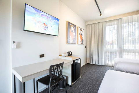 Nightcap At Sandown Park Hotel - Dalby Accommodation 2