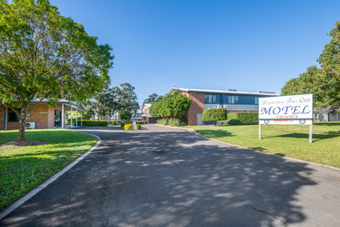 Hawkesbury Race Club Motel - Dalby Accommodation 0