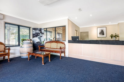 Hawkesbury Race Club Motel - Dalby Accommodation 1
