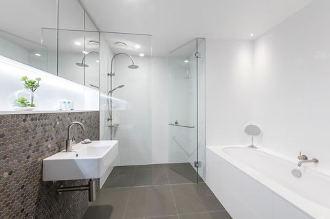 Vibe Hotel Canberra - Dalby Accommodation 9