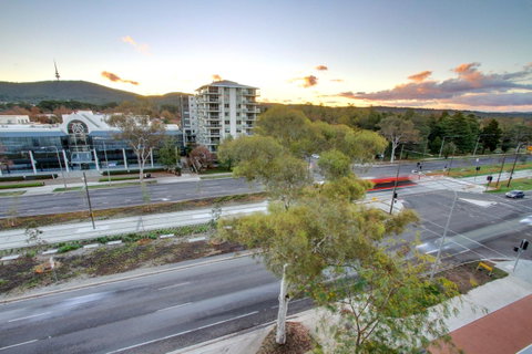 IQ Smart Apartments 704 Braddon ACT - Dalby Accommodation 6