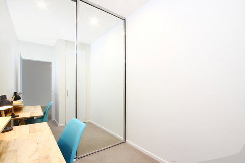IQ Smart Apartments 704 Braddon ACT - Dalby Accommodation 1