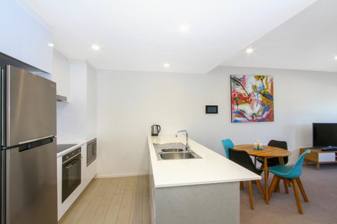 IQ Smart Apartments 704 Braddon ACT - Dalby Accommodation 4