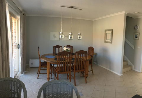 Finches Canberra - Dalby Accommodation 19