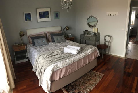 Finches Canberra - Dalby Accommodation 12