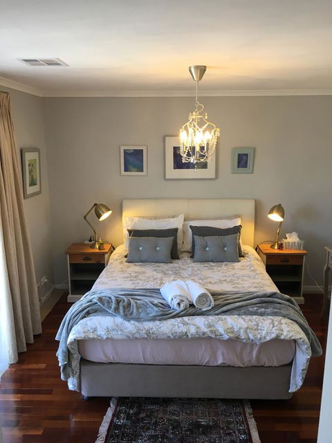 Finches Canberra - Dalby Accommodation 0