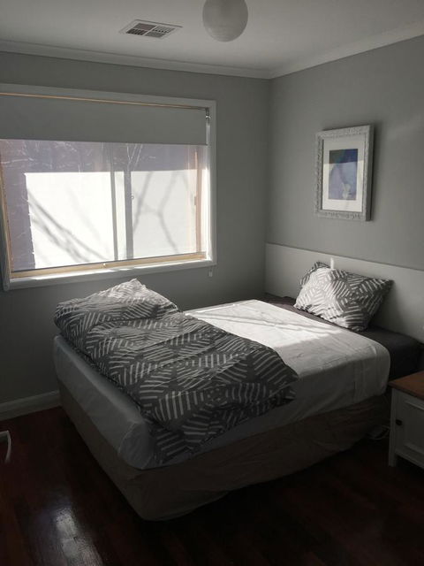 Finches Canberra - Dalby Accommodation 10