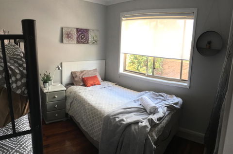 Finches Canberra - Dalby Accommodation 7