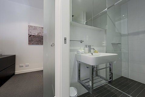 Mode 220 Braddon ACT - Dalby Accommodation 7