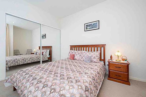Spacious 1BR Stylish New Acton Apartment +Parking - Dalby Accommodation 21
