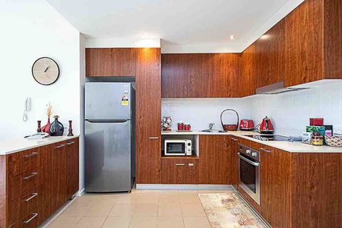 Spacious 1BR Stylish New Acton Apartment +Parking - Dalby Accommodation 16