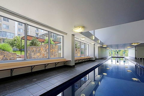 Spacious 1BR Stylish New Acton Apartment +Parking - Dalby Accommodation 25
