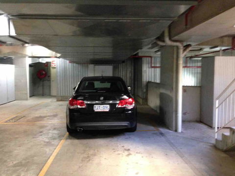 Spacious 1BR Stylish New Acton Apartment +Parking - Dalby Accommodation 10