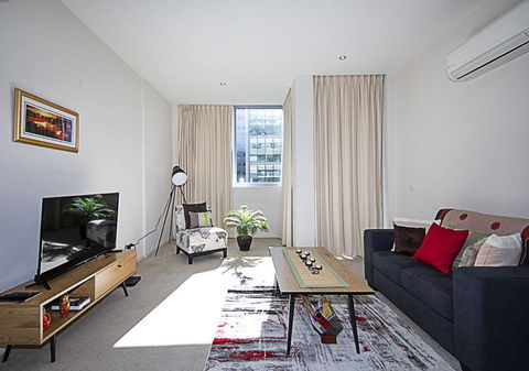 Spacious 1BR Stylish New Acton Apartment +Parking - Dalby Accommodation 2