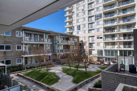 Spacious 1BR Stylish New Acton Apartment +Parking - Dalby Accommodation 14