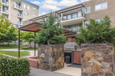 Spacious 1BR Stylish New Acton Apartment +Parking - Dalby Accommodation 22