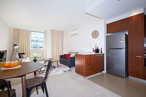 Spacious 1BR Stylish New Acton Apartment +Parking - Dalby Accommodation 8
