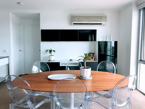 Staying Places - The Avenue - Dalby Accommodation 0