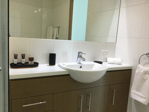 Wallaroo Marina Waterfront Luxe Apartment - Dalby Accommodation 18
