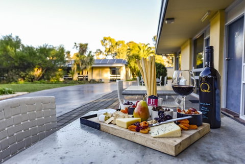 William Macintosh Motor Lodge - Dalby Accommodation 1