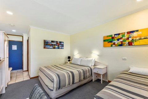William Macintosh Motor Lodge - Dalby Accommodation 13