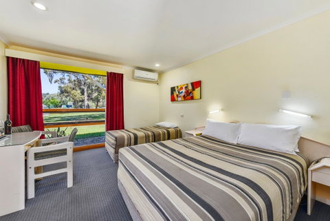 William Macintosh Motor Lodge - Dalby Accommodation 11