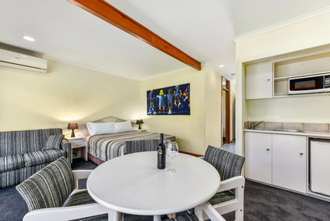 William Macintosh Motor Lodge - Dalby Accommodation 18