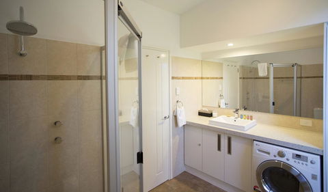 Barossa Pavilions & Glasshouse - Dalby Accommodation 12
