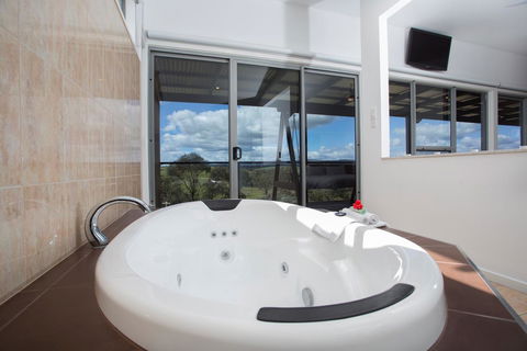 Barossa Pavilions & Glasshouse - Dalby Accommodation 3