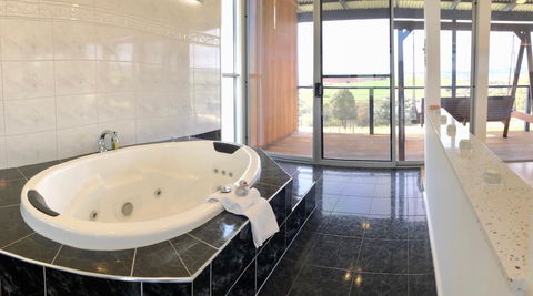 Barossa Pavilions & Glasshouse - Dalby Accommodation 11