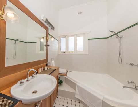 The Tudor House - Dalby Accommodation 15